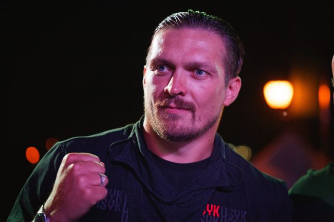Oleksandr Usyk möter den tidigare kickboxningsmästaren Rico Verhoeven vid Egyptian Pyramids