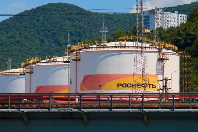 Varför införde Trump just sanktioner mot Rysslands största oljejättar, och hur kan det påverka kriget i Ukraina