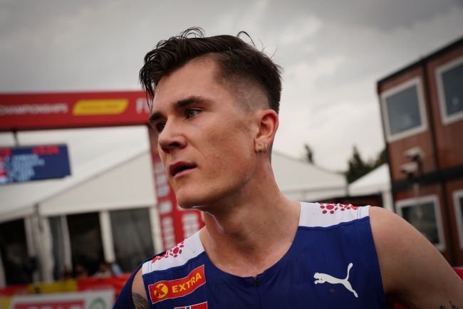 Jakob Ingebrigtsen vittnar i rättegången mot sin far, anklagad för misshandel och fysiskt våld