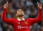 Casemiro skanderade av fansen f&ouml;r att s&auml;ga, men Manchester United borde &auml;nd&aring; l&aring;ta honom g&aring;, s&auml;ger Gary Neville