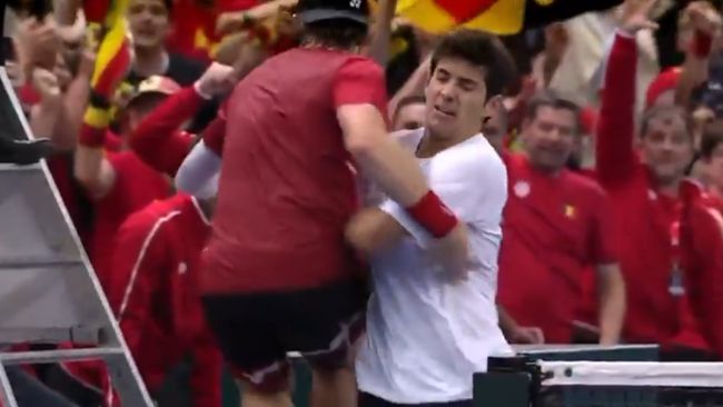 Kontrovers i Davis Cup efter en oavsiktlig kollision mellan två spelare: En av dem vägrade att fortsätta spela