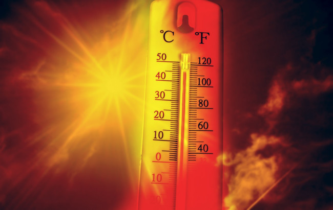 Sommaren går in i helgen med en ny värmebölja som når extrema temperaturer i Frankrike och Spanien