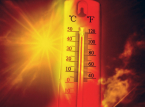 Sommaren g&aring;r in i helgen med en ny v&auml;rmeb&ouml;lja som n&aring;r extrema temperaturer i Frankrike och Spanien