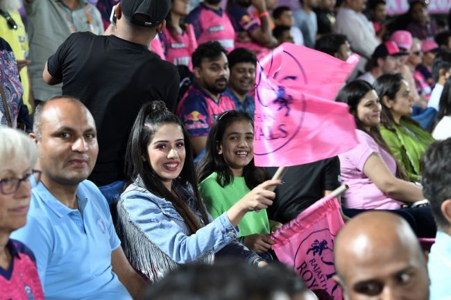 Cricket Indian Premier League avbröts i en vecka på grund av spänningar med Pakistan