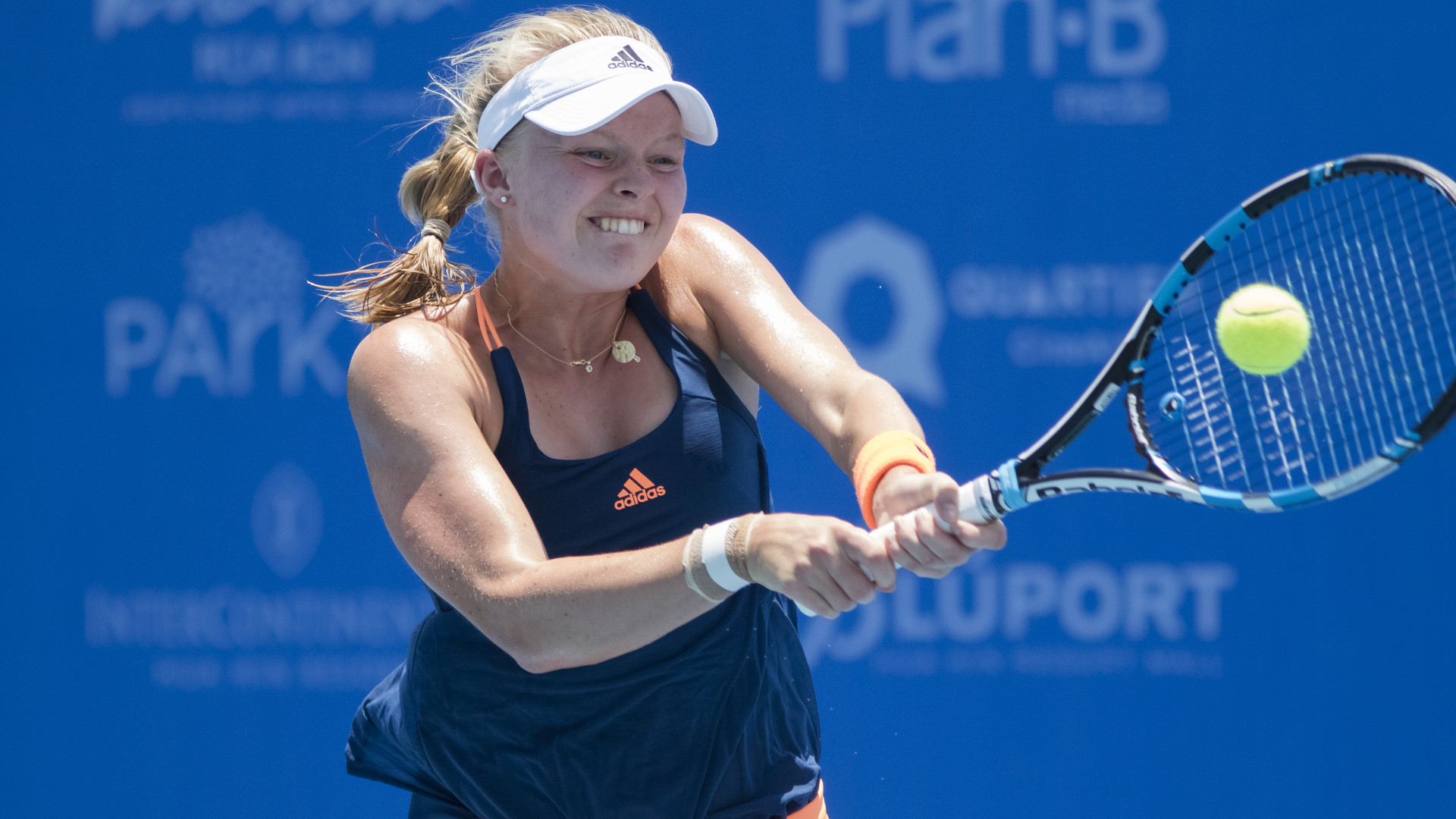 Den brittiska tennisspelaren Harriet Dart ber om ursäkt efter att ha bett sin rival att "sätta på sig deodorant"