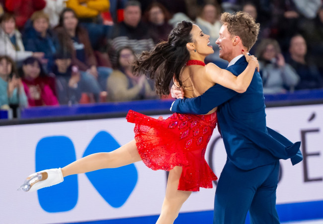 Petitionen för att undersöka domarna som tilldelade Frankrike guldmedalj vid vinter-OS når 15 000 underskrifter