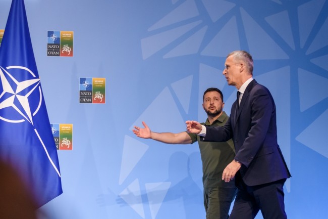 Zelensky överger NATO-ambitionerna i ett försök att avsluta kriget