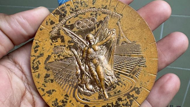Över 100 medaljer från Paris 2024 återlämnades till de olympiska spelens organisationskommitté efter allvarlig försämring