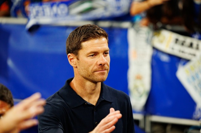 Xabi Alonso klagar på domaren i potentiell straff mot Vinícius