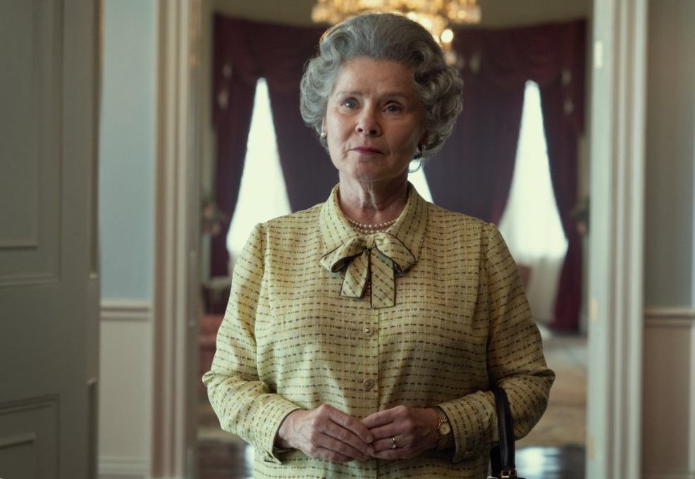 Här är första bilden på Imelda Staunton som Elizabeth II
