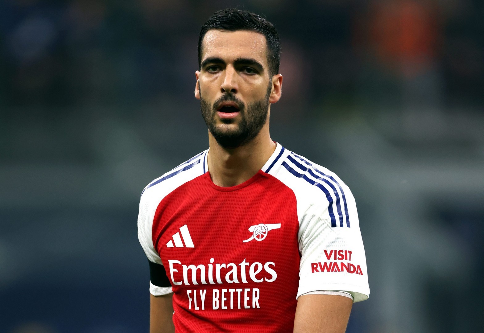 Arsenal förlänger sin obesegrade svit med tionde raka segern och tangerar ett rekord från 1903