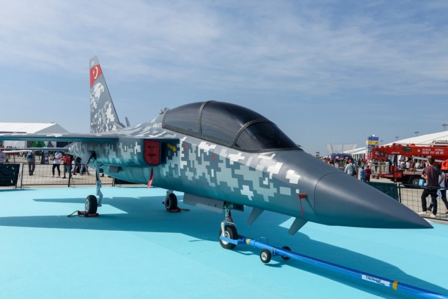 Spanien och Turkiet undertecknar ett avtal värt 2,6 miljarder euro för 30 träningsflygplan