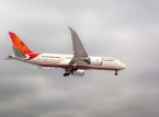 Air India-plan med 242 passagerare kraschar efter start från Ahmedabad