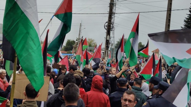 La Vuelta-chefen insisterar på att loppet kommer att fortsätta och skyller på demonstranterna: "Du kan inte blockera cyklister, det är olagligt"