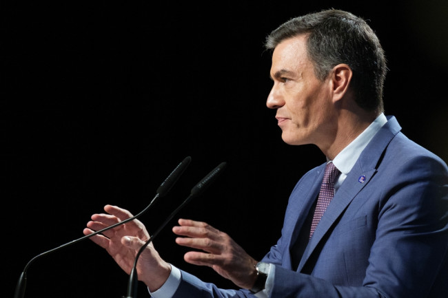 Sánchez står fast mot teknikjättar om förbudet mot sociala medier: "Vi låter oss inte påverkas av teknikoligarker"