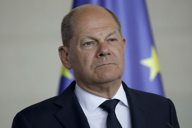 Olaf Scholz kritiserar Trumps plan att koppla Ukrainabistånd till tillgång till sällsynta jordartsmetaller