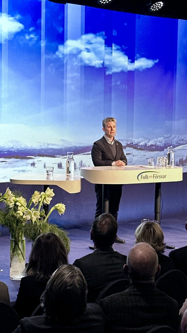 Sverige satsar 440 miljoner dollar på drönare