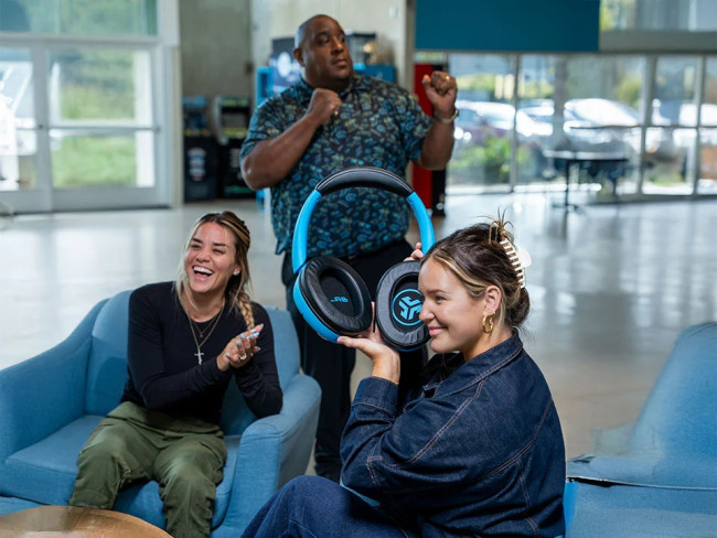 JLab släpper gigantiska (!) hörlurar