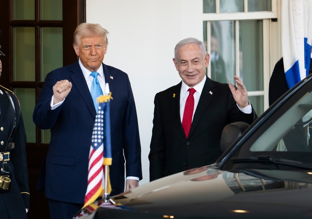 Trump antyder ett möjligt israeliskt angrepp på Iran mitt i förnyade kärnvapenspänningar