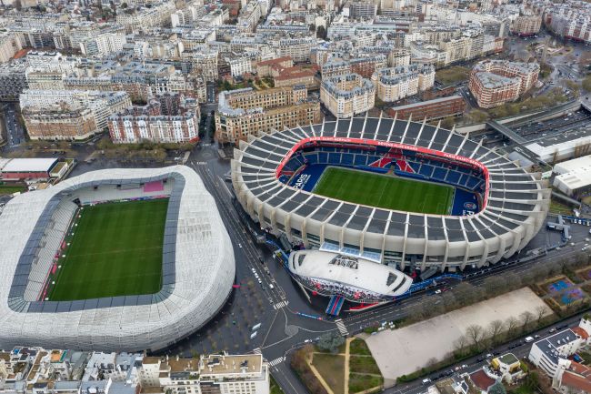 2026 inleds med en dubbelmatch i Parisderbyt mellan PSG och Paris FC