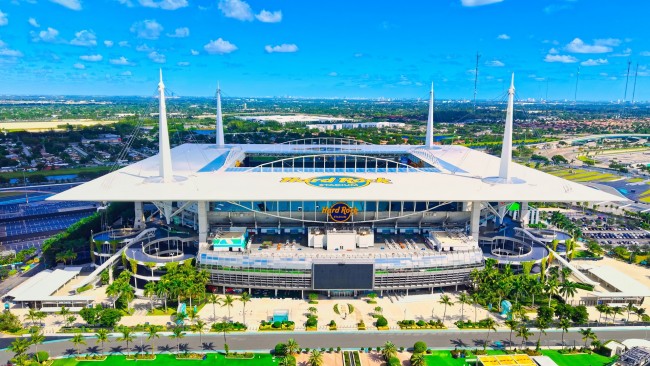 UEFA fattar det "beklagliga beslutet" att arrangera LaLiga- och Serie A-matcher i Miami och Australien