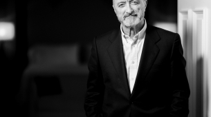 Arturo Pérez-Reverte kritiserar den spanska kungliga akademin för att buga för influencers och ignorera författare