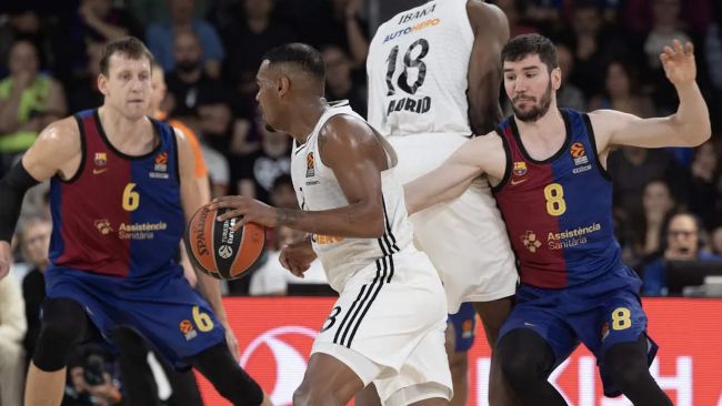 Real Madrid vinner episka EuroLeague Clásico med en trepoängare i sista sekunden och två förlängningar