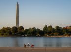 US National Park Service h&auml;vdar att Washington D.C:s Reflecting Pool-liner skars av en vass kniv eller rakhyvel