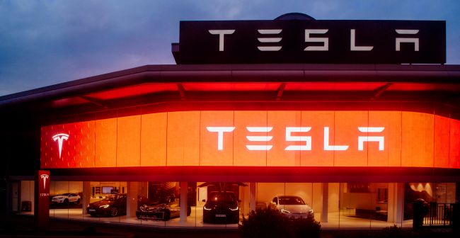Musk påstår felaktigt att Tesla FSD är tio gånger säkrare än vanlig mänsklig körning