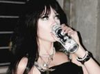 Goth Girl Spit energidryck s&auml;ljer slut n&auml;stan omedelbart