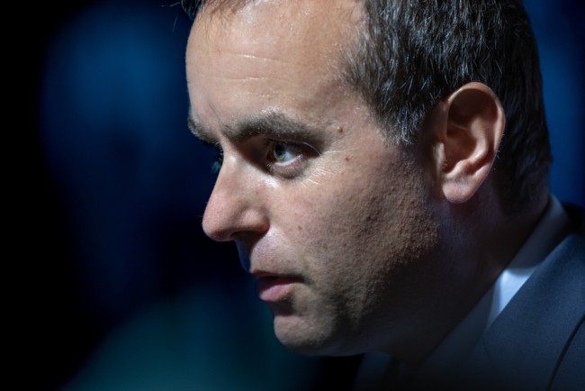 Lecornu inleder brådskande samtal för att lätta på Frankrikes politiska dödläge