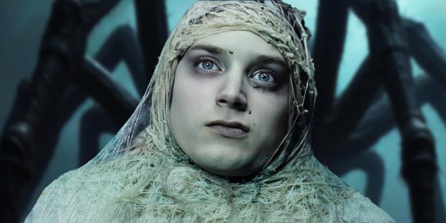 Forskare upptäcker världens största spindelnät i en mörk grotta... Och den är mycket större än en människa