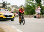 Tobias Johannessen förd till sjukhus med syrgas efter den ansträngande klättringen uppför Mont Ventoux