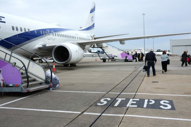 Storbritannien varnar för resor till Israel efter israeliska attacker mot Iran