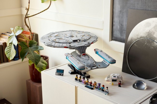 Lego flyger ut i rymden med U.S.S. Enterprise