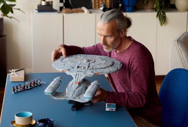 Lego flyger ut i rymden med U.S.S. Enterprise