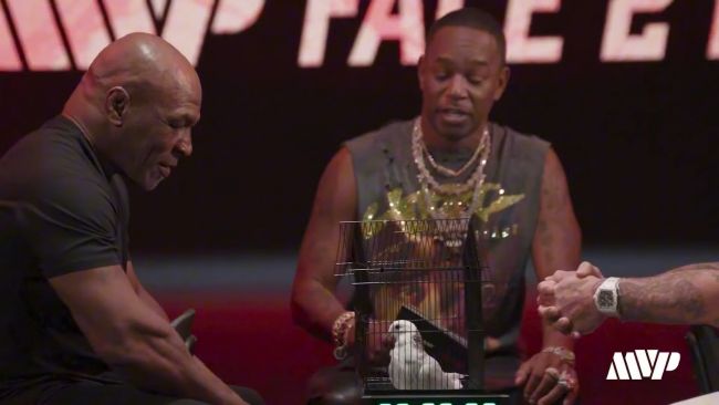 Den bisarra incidenten bakom kulisserna på Jake Paul och Mike Tyson-kampen som involverade en duva