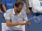 Daniil Medvedev f&aring;r enorma b&ouml;ter efter utbrott i US Open, n&auml;stan h&auml;lften av hans prispengar