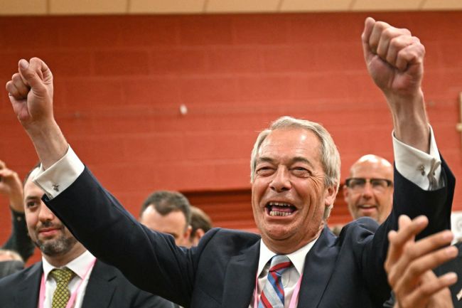 De stora politiska partierna vägrar att ställa upp en kandidat mot Nigel Farage i fyllnadsvalet i Clacton