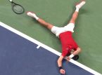 Novak Djokovic &ouml;verlever &auml;nnu en pl&aring;gsam match och &ouml;vertr&auml;ffar ett av Federers rekord