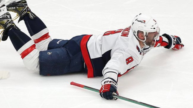 Alex Ovechkin når ännu en otrolig milstolpe med 900 mål