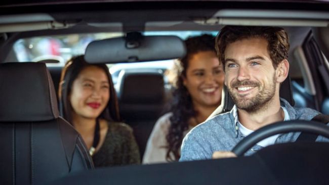 Ubers chef vill att du ska vänta lite längre och ta en elbilstur istället
