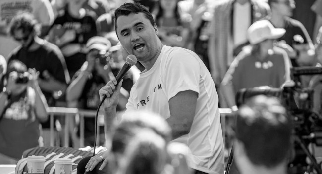 Människojakt pågår efter att Charlie Kirk skjutits till döds