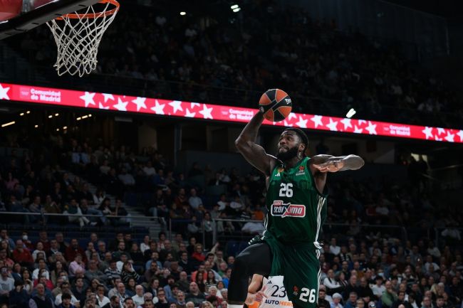 Den otäcka skadan som Panathinaikos Mathias Lessort åsamkats får flera vittnen att svimma