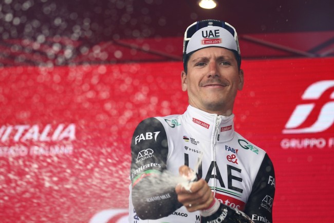 Joao Almeida kapar ner tio sekunder i jakten på Jonas Vingegaard