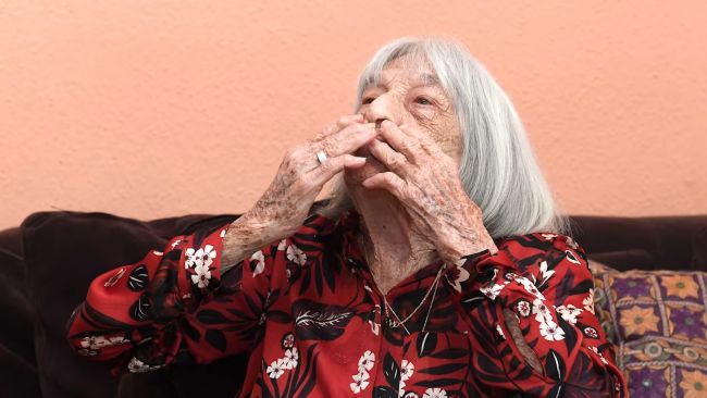 Ágnes Keleti, den äldsta olympiska guldmedaljören och överlevaren från Förintelsen, dör vid 103 års ålder