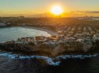 Mannen som stoppade en av skyttarna i Bondi Beach har anklagats f&ouml;r misshandel