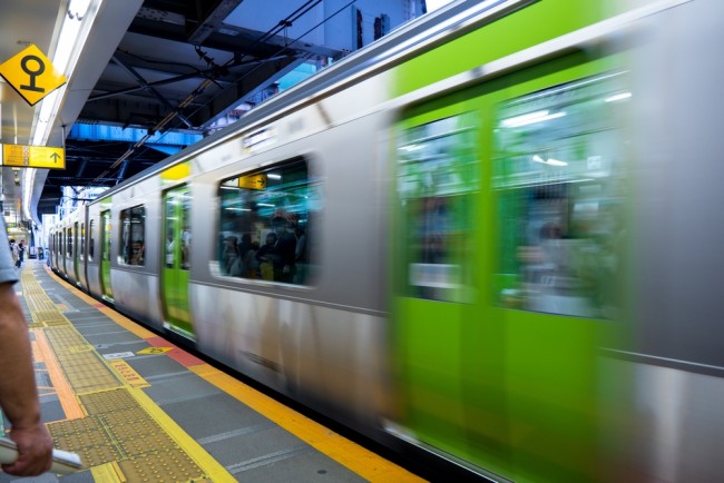 Strömavbrott får Tokyos pendeltåg att stanna