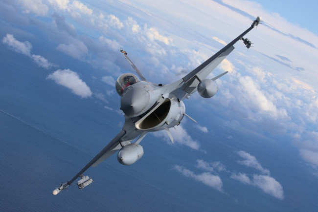 Turkiet sätter in F-16-jaktplan och luftförsvar i norra Cypern
