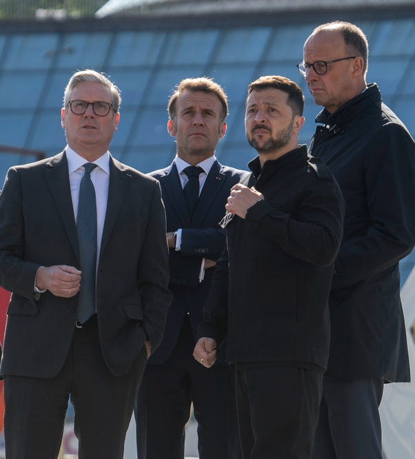 Zelensky möter Starmer, Macron, Merz i London